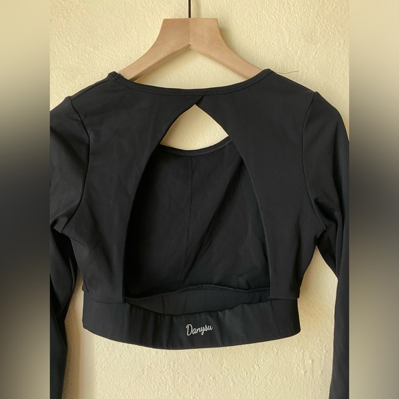 EUC Long-sleeve Open Back Athletic Top - Picture 3 of 3